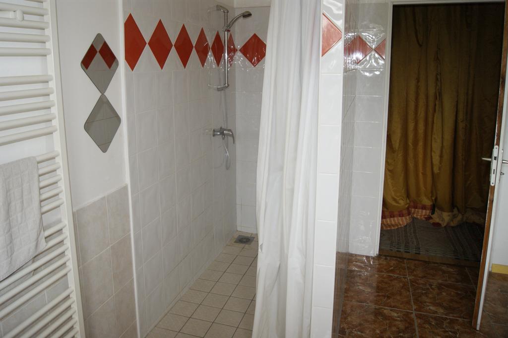 Chambres D'Hotes La Noyeraie Izeron Δωμάτιο φωτογραφία